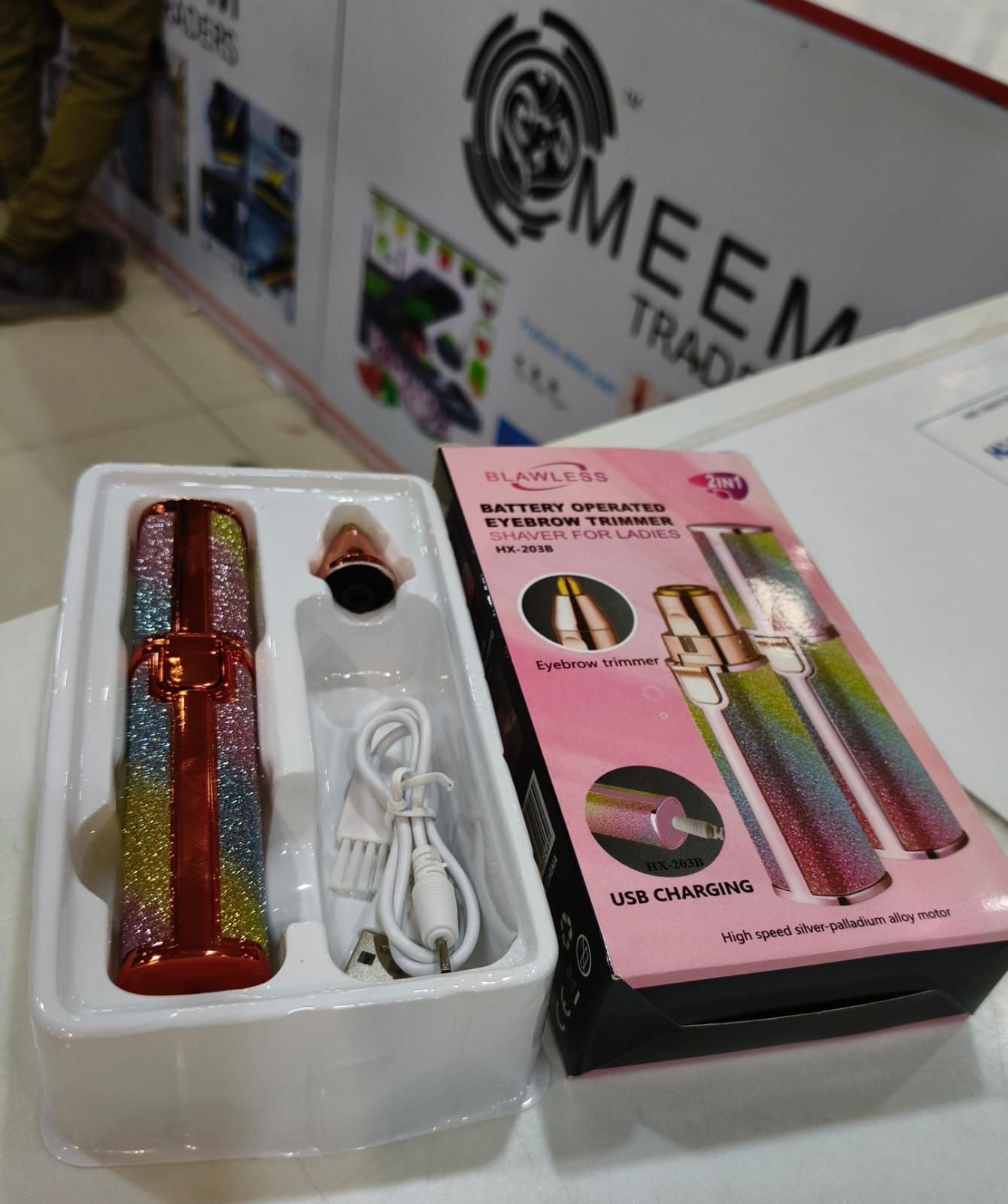 Flawless 2 In 1 Eyebrow Trimmer And Shaver - Grooming Device Designed For Hair Removal And Daily Beauty Routine - Image 7