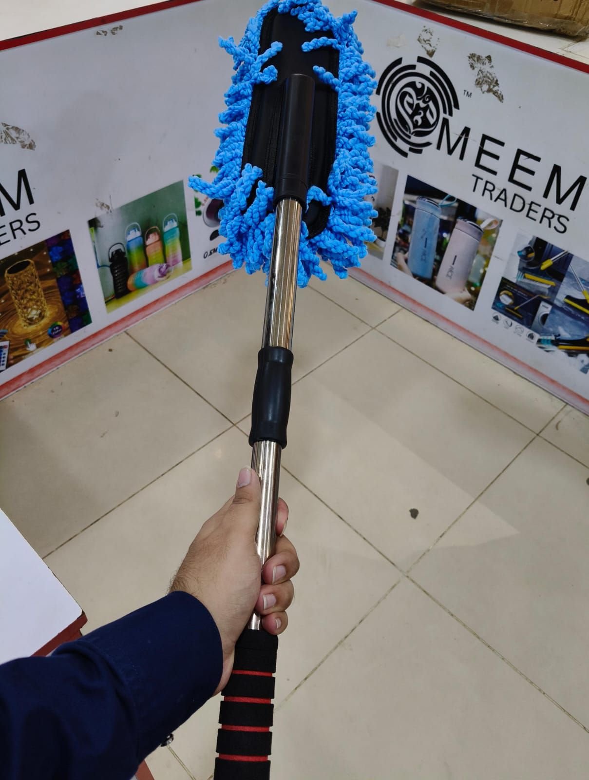 Telescopic Microfiber Car Duster With Long Handle - Automotive Accessory Designed For Dust Removal And Daily Vehicle Maintenance Routine - Image 5